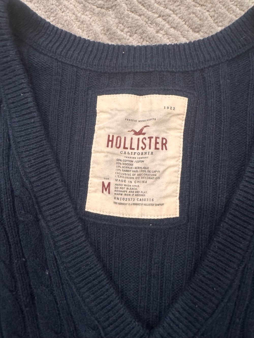 Vintage Hollister Women's Navy Cable Knit V-Neck Sweater - Picture 2 of 9